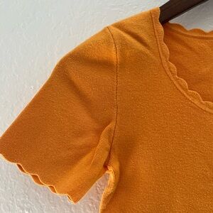 Ann Taylor Factory Size XS Orange Scalloped Short-Sleeve Top